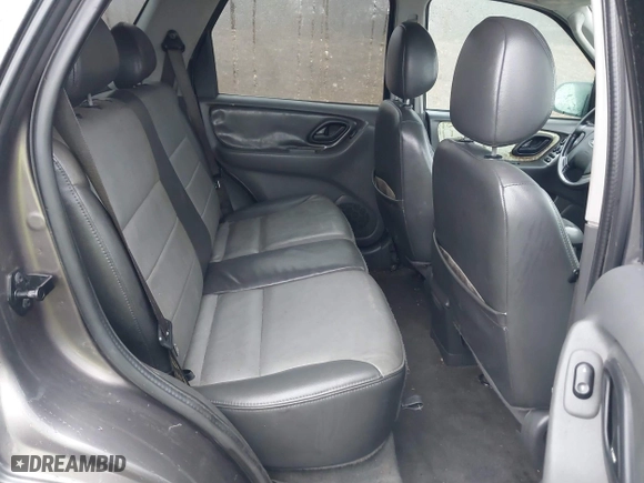 2004 Ford Escape XLT with VIN 1FMYU93134KA37307, listed as a IAAI auction lot 41514916 with 207,522 mi miles. Bid and sale history available at carsss.com. Image 8.