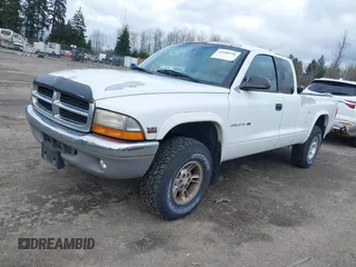 1997 Dodge Dakota z VIN 1B7GG23X5VS242535, wystawiony jako IAAI lot #41608146 z przebiegiem 125 189 mil mil oraz . Historia ofert i sprzedaży dostępna na DreamBid. Obrazek 2.