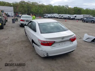 2017 Toyota Camry XLE z VIN 4T1BF1FK4HU323862, wystawiony jako IAAI lot #42066574 z przebiegiem 66 045 mil mil oraz . Historia ofert i sprzedaży dostępna na DreamBid. Obrazek 3.