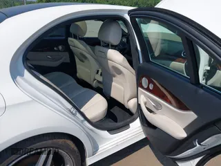 2018 Mercedes-Benz E 300 with VIN WDDZF4KB4JA370171, listed as a IAAI auction lot 42404611 with 92,944 mi miles and . Bid and sale history available at DreamBid. Image 8.