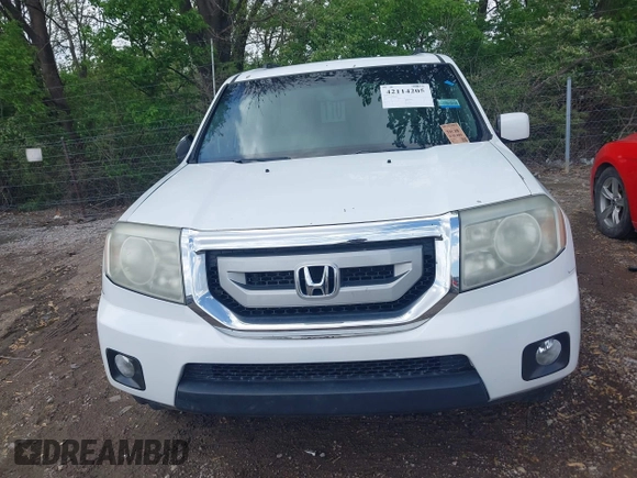 2011 Honda Pilot EX-L with VIN 5FNYF4H58BB085635, listed as a IAAI auction lot 42114205 with 218,399 mi miles. Bid and sale history available at carsss.com. Image 6.