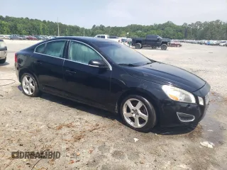2013 Volvo S60 T5 Premier z VIN YV1612FS6D1219373, wystawiony jako Copart lot #55831555 z przebiegiem Nie podano mil oraz Tytuł czysty. Historia ofert i sprzedaży dostępna na DreamBid. Obrazek 4.