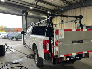 2019 Ford Super Duty F-250 SRW XL with VIN 1FT7W2B60KED04381, listed as a IAAI auction lot 41975004 with 128,098 mi miles. Bid and sale history available at carsss.com. Image 1.