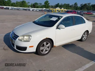 2008 Volkswagen Jetta SE z VIN 3VWRM71K38M188426, wystawiony jako IAAI lot #42581006 z przebiegiem 176 747 mil mil oraz . Historia ofert i sprzedaży dostępna na DreamBid. Obrazek 2.