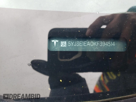 2019 Tesla Model 3 Mid Range z VIN 5YJ3E1EA0KF394514, wystawiony jako Copart lot #58051215 z przebiegiem Nie podano mil oraz Szkody całkowita. Historia ofert i sprzedaży dostępna na DreamBid. Obrazek 12.