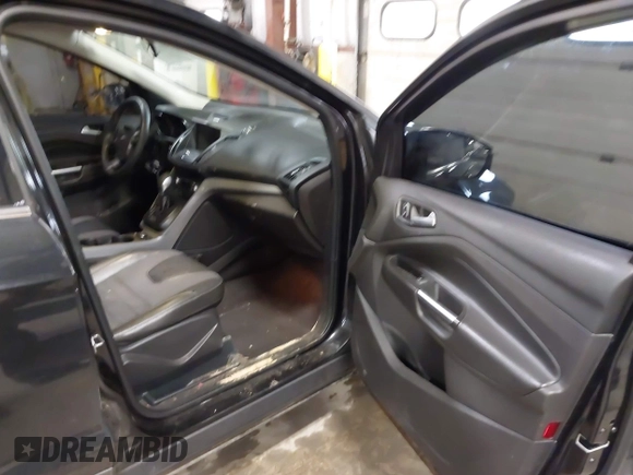 2015 Ford Escape SE with VIN 1FMCU9G9XFUA70029, listed as a IAAI auction lot 41673827 with 82,043 mi miles. Bid and sale history available at carsss.com. Image 5.