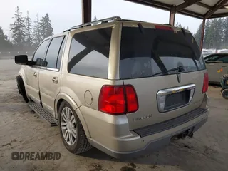 2004 Lincoln Navigator Luxury with VIN 5LMFU28R34LJ15279, listed as a IAAI auction lot 41470920 with 155,229 mi miles. Bid and sale history available at carsss.com. Image 3.