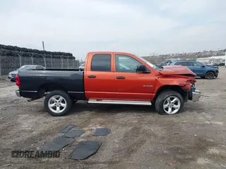 2008 Dodge 1500 SLT z VIN 1D7HU18N68S506676, wystawiony jako IAAI lot #41839733 z przebiegiem 107 235 mil mil oraz . Historia ofert i sprzedaży dostępna na DreamBid. Obrazek 14.