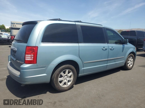 2010 Chrysler Town & Country Touring z VIN 2A4RR5D13AR460820, wystawiony jako Copart lot #57162885 z przebiegiem 197 426 mil mil oraz Szkoda całkowita • Salvage title. Historia ofert i sprzedaży dostępna na DreamBid. Obrazek 3.