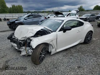 2023 Toyota 86 z VIN JF1ZNBC19P8765430, wystawiony jako Copart lot #56802955 z przebiegiem 6179 mil mil oraz Szkody całkowita. Historia ofert i sprzedaży dostępna na DreamBid. Obrazek 1.