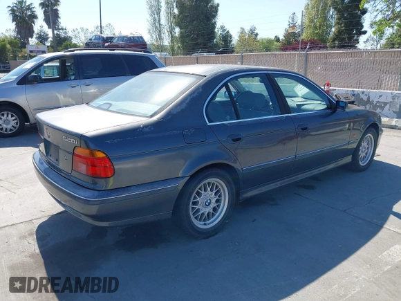 2000 BMW 5 Series 528iA with VIN WBADM634XYGU07427, listed as a IAAI auction lot 42085048 with 192,828 mi miles. Bid and sale history available at carsss.com. Image 4.