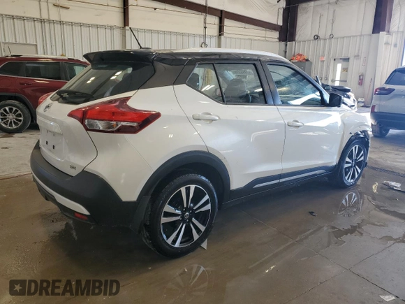 2018 Nissan Kicks SV z VIN 3N1CP5CU6JL511160, wystawiony jako Copart lot #57855315 z przebiegiem 58 173 mil mil oraz Nie do naprawy • Non repairable. Historia ofert i sprzedaży dostępna na DreamBid. Obrazek 3.