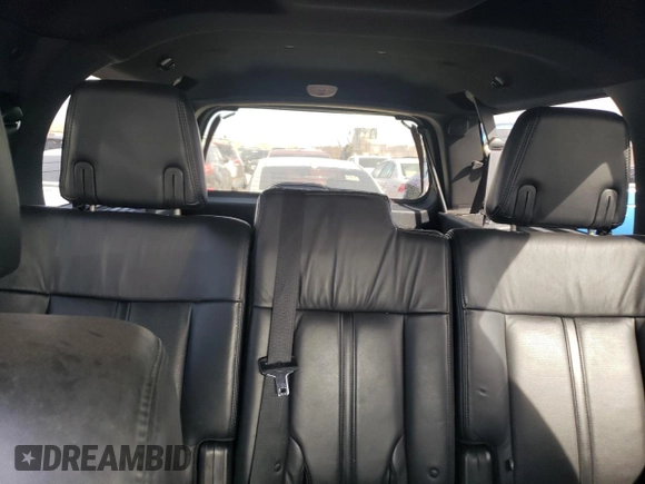 2015 Lincoln Navigator z VIN 5LMJJ3HT9FEJ02435, wystawiony jako Copart lot #49394715 z przebiegiem 117 734 mil mil oraz Czysty tytuł • Clean title. Historia ofert i sprzedaży dostępna na DreamBid. Obrazek 10.