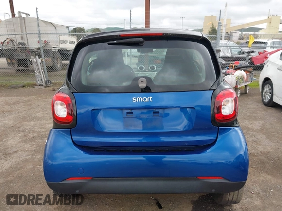 2016 Smart fortwo Passion z VIN WMEFJ5DA8GK059871, wystawiony jako IAAI lot #41624917 z przebiegiem 90 906 mil mil oraz . Historia ofert i sprzedaży dostępna na DreamBid. Obrazek 16.