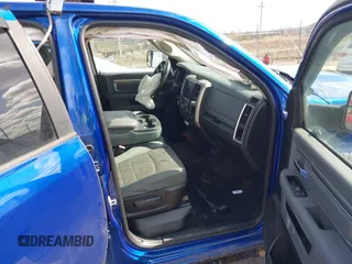 2015 Ram 1500 Big Horn z VIN 1C6RR7LT0FS595755, wystawiony jako IAAI lot #41990415 z przebiegiem 175 888 mil mil oraz . Historia ofert i sprzedaży dostępna na DreamBid. Obrazek 5.