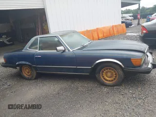 1985 Mercedes-Benz 380 z VIN WDBBA45C1FA018962, wystawiony jako IAAI lot #42449076 z przebiegiem 142 436 mil mil oraz . Historia ofert i sprzedaży dostępna na DreamBid. Obrazek 13.