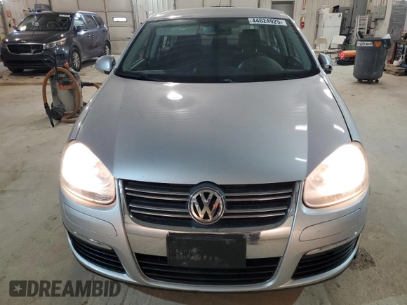 2010 Volkswagen Jetta S with VIN 3VWJX7AJ0AM002486, listed as a Copart auction lot 44624925 with 140,248 mi miles and Salvage title. Bid and sale history available at DreamBid. Image 5.