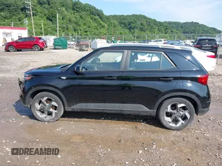 2022 Hyundai Venue SEL z VIN KMHRC8A32NU194242, wystawiony jako IAAI lot #42542113 z przebiegiem 22 869 mil mil oraz . Historia ofert i sprzedaży dostępna na DreamBid. Obrazek 14.