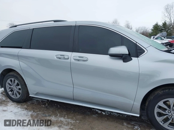 2023 Toyota Sienna LE with VIN 5TDKRKEC7PS179092, listed as a IAAI auction lot 41277144 with 29,861 mi miles. Bid and sale history available at carsss.com. Image 13.