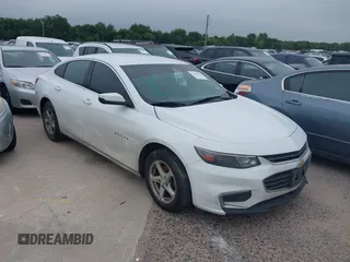 2016 Chevrolet Malibu LS z VIN 1G1ZB5ST2GF342667, wystawiony jako IAAI lot #42395723 z przebiegiem 221 973 mil mil oraz . Historia ofert i sprzedaży dostępna na DreamBid. Obrazek 1.