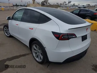 2021 Tesla Model Y Long Range with VIN 5YJYGDEE0MF209045, listed as a IAAI auction lot 41762738 with 24,721 mi miles. Bid and sale history available at carsss.com. Image 3.