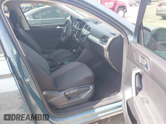 2019 Volkswagen Tiguan S с VIN 3VV1B7AX2KM131063, выставлен на аукционе IAAI как лот 41937501 с пробегом 59 402 миль миль и . История ставок и продаж доступна на DreamBid. Изображение 5.