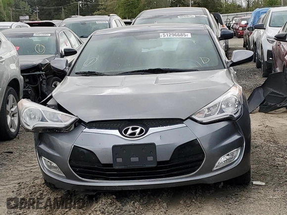 2016 Hyundai Veloster z VIN KMHTC6AD6GU263245, wystawiony jako Copart lot #51296685 z przebiegiem 132 889 mil mil oraz Szkoda całkowita • Salvage title. Historia ofert i sprzedaży dostępna na DreamBid. Obrazek 5.