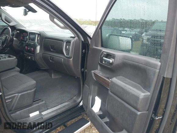 2021 Chevrolet Silverado 1500 LT with VIN 3GCUYDED2MG234431, listed as a IAAI auction lot 40533055 with 61,510 mi miles. Bid and sale history available at carsss.com. Image 5.