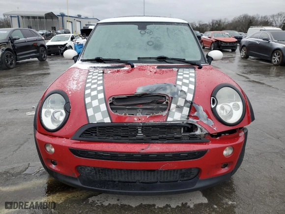 2004 MINI Cooper Hardtop S with VIN WMWRE33424TD79659, listed as a Copart auction lot 41583865 with 189,610 mi miles and Clean Title. Bid and sale history available at carsss.com. Image 5.