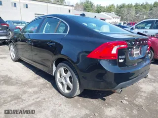 2013 Volvo S60 T5 Premier with VIN YV1612FS8D2218879, listed as a IAAI auction lot 41998703 with 139,085 mi miles. Bid and sale history available at carsss.com. Image 3.