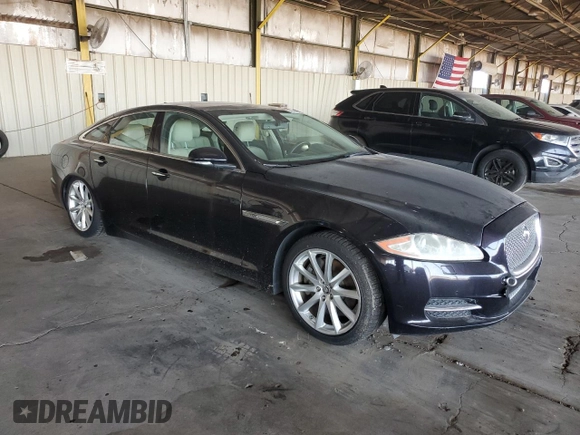 2013 Jaguar XJ z VIN SAJWA1C77D8V40055, wystawiony jako Copart lot #60461395 z przebiegiem 102 709 mil mil oraz Czysty tytuł • Clean title. Historia ofert i sprzedaży dostępna na DreamBid. Obrazek 4.