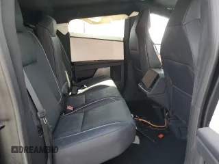2024 Tesla Cybertruck z VIN 7G2CEHED4RA036923, wystawiony jako Copart lot #51940765 z przebiegiem 7 393 mil mil oraz Szkoda całkowita • Salvage title. Historia ofert i sprzedaży dostępna na DreamBid. Obrazek 11.