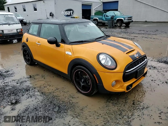 2016 MINI Hardtop S with VIN WMWXP7C54G3B33492, listed as a Copart auction lot 57098895 with 83,994 mi miles and Salvage title. Bid and sale history available at DreamBid. Image 15.