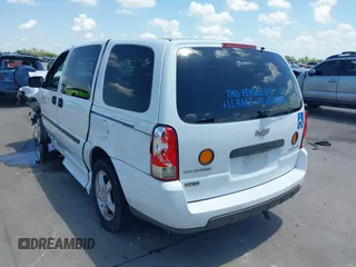2008 Chevrolet Uplander LS Fleet z VIN 1GBDV13W48D100037, wystawiony jako IAAI lot #42096303 z przebiegiem 176 590 mil mil oraz . Historia ofert i sprzedaży dostępna na DreamBid. Obrazek 3.