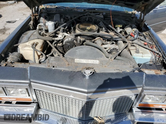 1988 Cadillac Brougham z VIN 1G6DW51Y2J9714052, wystawiony jako Copart lot #77274064 z przebiegiem 69 106 mil mil oraz Szkoda całkowita • Salvage title. Historia ofert i sprzedaży dostępna na DreamBid. Obrazek 12.