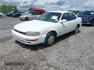 1992 Toyota Camry LE z VIN 4T1SK12E0NU021654, wystawiony jako IAAI lot #42305378 z przebiegiem 305 421 mil mil oraz . Historia ofert i sprzedaży dostępna na DreamBid. Obrazek 2.