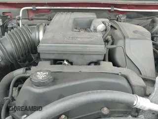 2005 Chevrolet Colorado LS Z71 z VIN 1GCDS196X58266188, wystawiony jako IAAI lot #41662363 z przebiegiem 144 160 mil mil oraz . Historia ofert i sprzedaży dostępna na DreamBid. Obrazek 19.