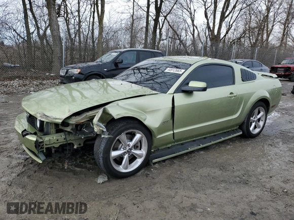 2006 Ford Mustang GT Deluxe z VIN 1ZVFT82H065255386, wystawiony jako Copart lot #44912665 z przebiegiem 114 330 mil mil oraz Szkoda całkowita • Salvage title. Historia ofert i sprzedaży dostępna na DreamBid. Obrazek 1.