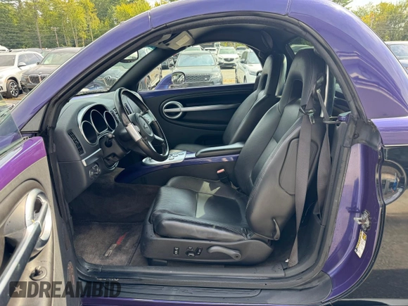 2004 Chevrolet SSR LS z VIN 1GCES14P74B108168, wystawiony jako Copart lot #70905024 z przebiegiem 97 364 mil mil oraz Czysty tytuł • Clean title. Historia ofert i sprzedaży dostępna na DreamBid. Obrazek 6.