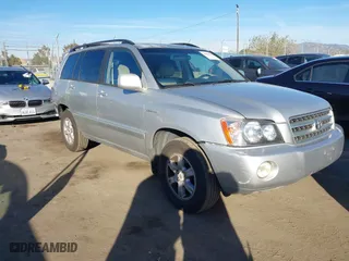2002 Toyota Highlander with VIN JTEGF21A020069687, listed as a IAAI auction lot 38327598 with 178,401 mi miles. Bid and sale history available at carsss.com. Image 1.