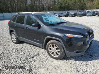 2016 Jeep Cherokee Latitude with VIN 1C4PJMCB8GW118725, listed as a Copart auction lot 50900255 with 95,109 mi miles and Salvage Title. Bid and sale history available at carsss.com. Image 4.