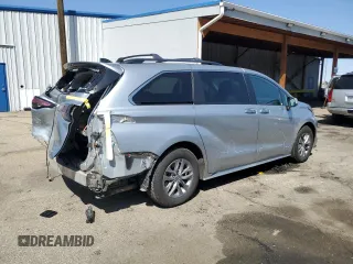 2021 Toyota Sienna XLE with VIN 5TDYSKFC6MS033078, listed as a Copart auction lot 52763265 with 59,599 mi miles and Salvage Title. Bid and sale history available at DreamBid. Image 3.