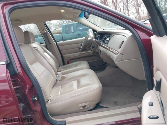 2005 Ford Crown Victoria LX with VIN 2FAFP74W25X106106, listed as a IAAI auction lot 41825793 with 175,740 mi miles. Bid and sale history available at carsss.com. Image 5.