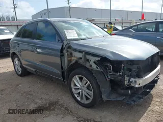 2017 Audi Q3 Premium z VIN WA1ECCFS6HR001548, wystawiony jako IAAI lot #42435367 z przebiegiem 94 596 mil mil oraz . Historia ofert i sprzedaży dostępna na DreamBid. Obrazek 1.