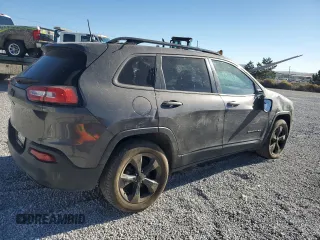 2018 Jeep Cherokee Latitude with VIN 1C4PJLCB2JD556444, listed as a Copart auction lot 75304464 with 75,201 mi miles and Salvage title. Bid and sale history available at DreamBid. Image 3.
