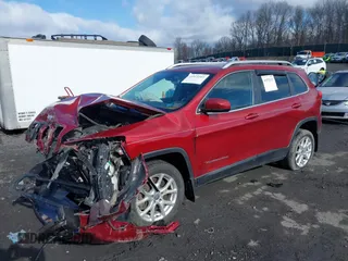 2014 Jeep Cherokee Latitude z VIN 1C4PJMCSXEW141453, wystawiony jako IAAI lot #41975311 z przebiegiem 150 085 mil mil oraz . Historia ofert i sprzedaży dostępna na DreamBid. Obrazek 17.