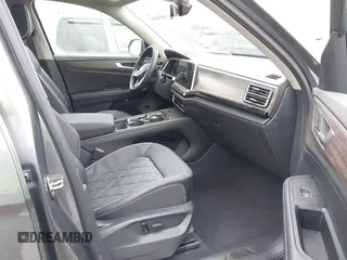 2024 Volkswagen Atlas SEL Premium R-Line z VIN 1V2FR2CA0RC523772, wystawiony jako IAAI lot #41544482 z przebiegiem 7 703 mil mil oraz . Historia ofert i sprzedaży dostępna na DreamBid. Obrazek 5.