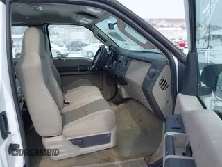 2008 Ford Super Duty F-250 SRW XL with VIN 1FTSX21598EC82566, listed as a IAAI auction lot 41617538 with 166,479 mi miles. Bid and sale history available at carsss.com. Image 5.