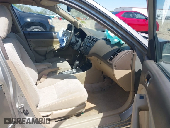2003 Honda Civic LX z VIN 2HGES16583H538021, wystawiony jako IAAI lot #42063516 z przebiegiem 218 549 mil mil oraz . Historia ofert i sprzedaży dostępna na DreamBid. Obrazek 5.