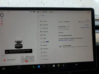 2022 Tesla Model Y Long Range z VIN 7SAYGDEE5NA015841, wystawiony jako Copart lot #57842275 z przebiegiem 51 952 mil mil oraz Szkody całkowita. Historia ofert i sprzedaży dostępna na DreamBid. Obrazek 9.